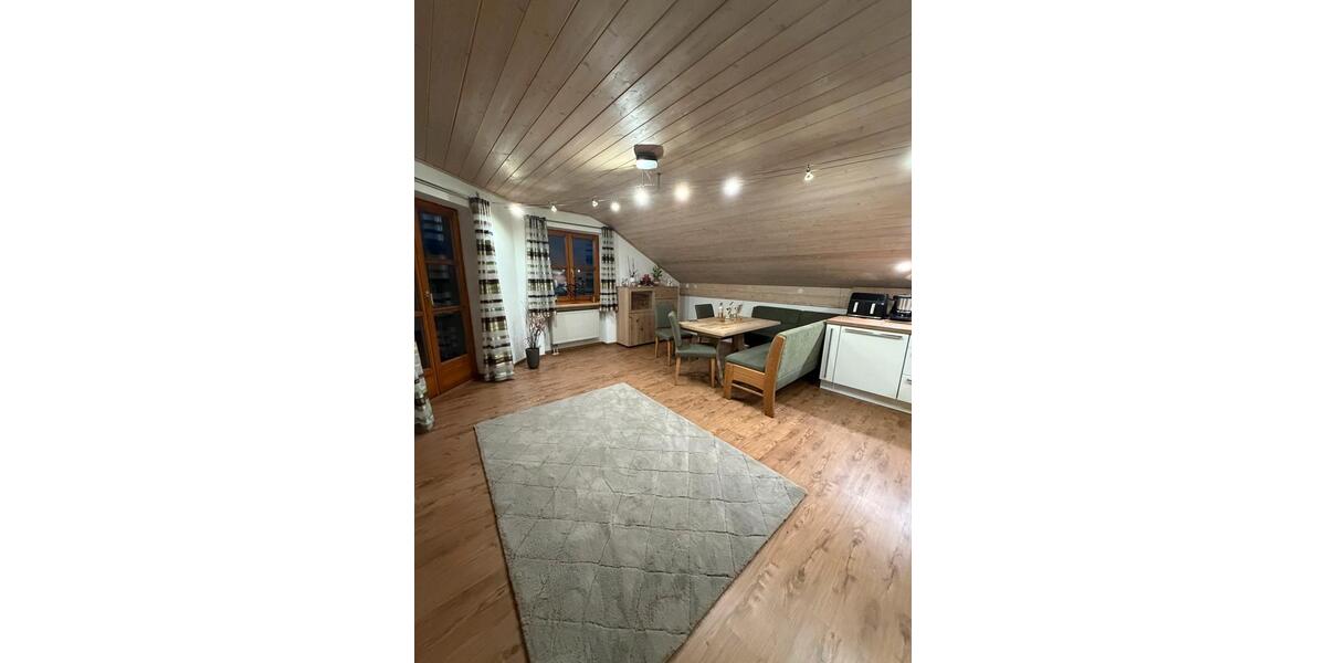 Dachgeschoßwohnung Perkam - 3 Zimmer, 98 m&sup2;, 660&euro; | Angebot:24867410