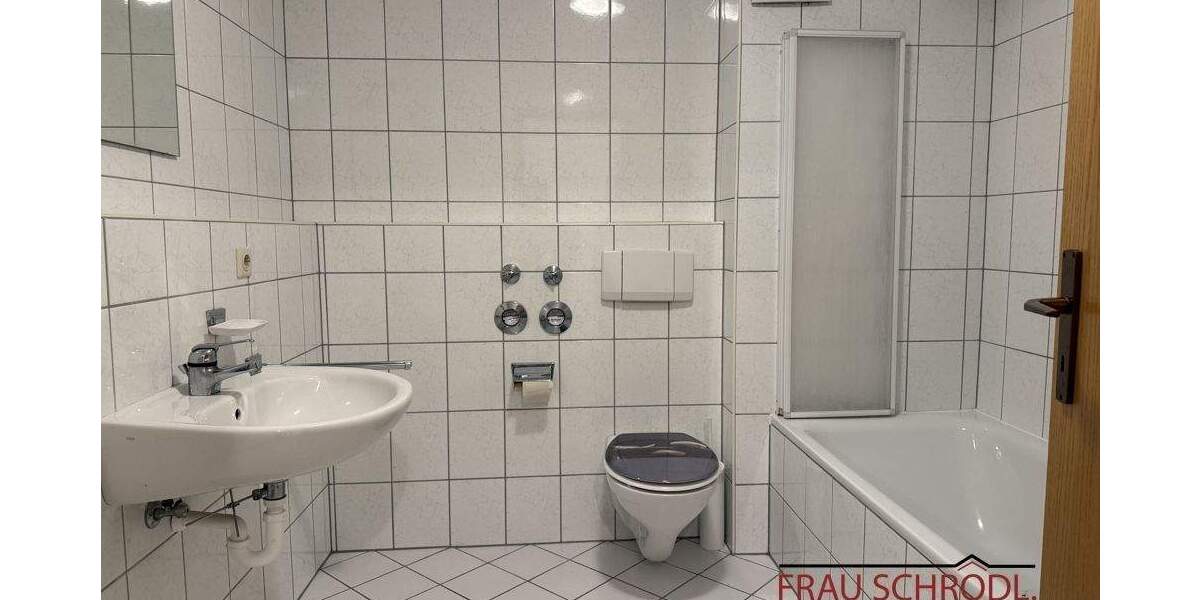 Ruhige 2-Zimmer-Wohnung mit Terrasse und Aufzug - ideal für Singles oder Senioren Engen-Ballenberg 2 zimmer