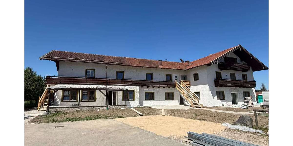 Etagenwohnung Ainring - 3 Zimmer, 122 m&sup2;, 1.300&euro; | Angebot:26393802