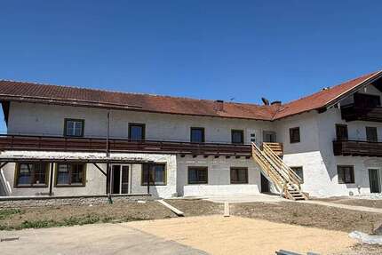 Wohnung Ainring - 3 Zimmer, 122 m&sup2;, 1.300&euro; | Angebot:26393802