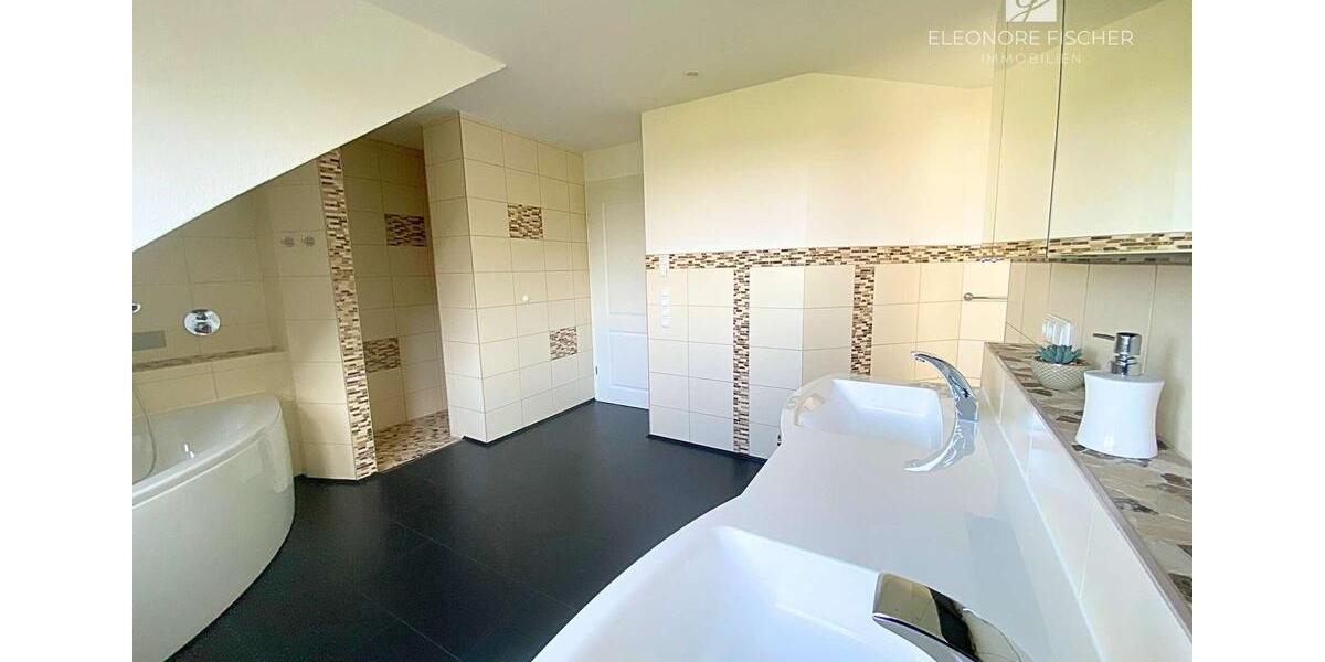 Dachgeschoßwohnung Fünfstetten - 5.5 Zimmer, 186 m&sup2;, 1.250&euro; | Angebot:22354812