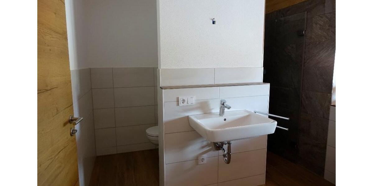Doppelhaushälfte Antdorf - 8 Zimmer, 250 m&sup2;, 2.950&euro; | Angebot:25138617