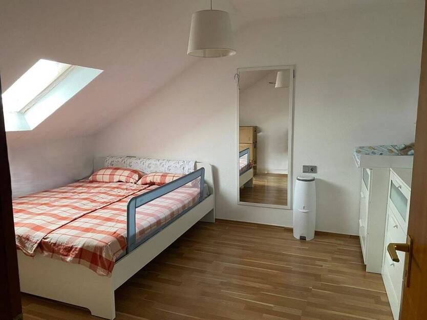 schöne drei Zimmer Wohnung mit Balkon und EBK