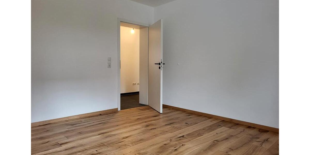 Erdgeschoßwohnung Neukirchen - 3 Zimmer, 106 m&sup2;, 980&euro; | Angebot:26496156