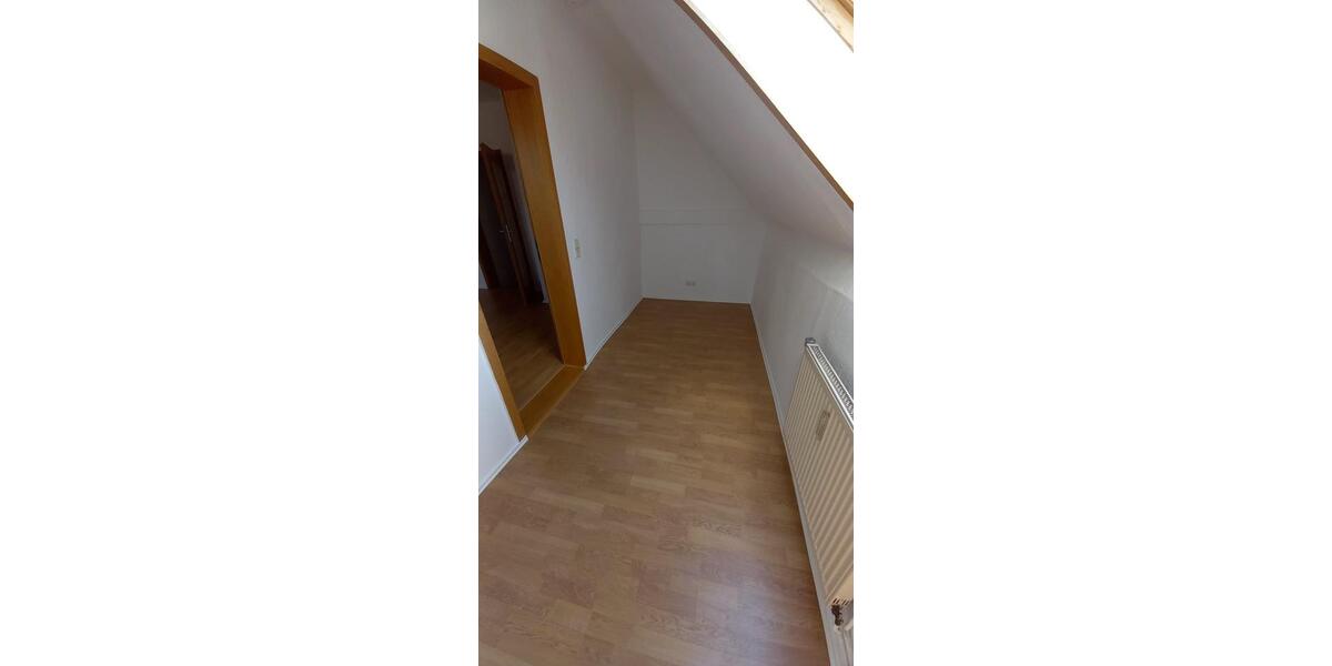 Dachgeschoßwohnung Teuchern - 3 Zimmer, 75 m&sup2;, 338&euro; | Angebot:24344618