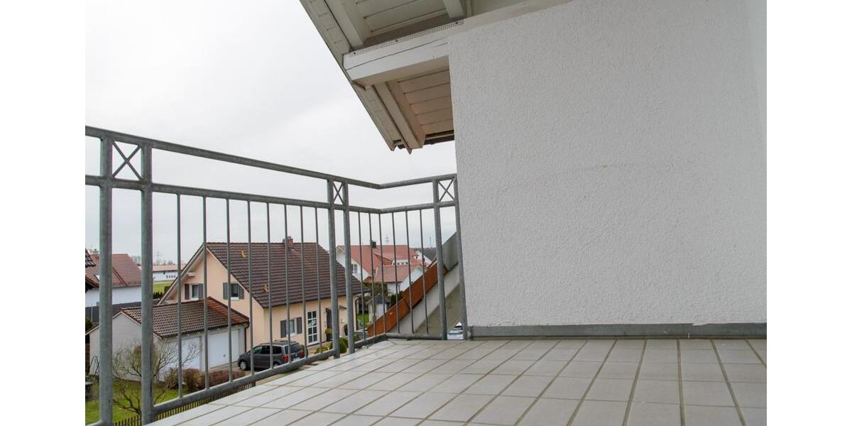 Frisch sanierte helle 3-Zimmer-DG-Wohnung mit Balkon 3 zimmer
