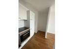 Mit Fernblick über Köln das Wohnen genießen: 2 Zimmer mit Einbauküche, Balkon, Aufzug