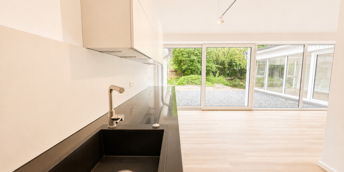 Exklusive kernsanierte Loftwohnung im Erstbezug mit Privatteich & Panorama-Glasfront - Erdgeschoßwohnung Münster / Albachten Albachten | Angebot:26621543