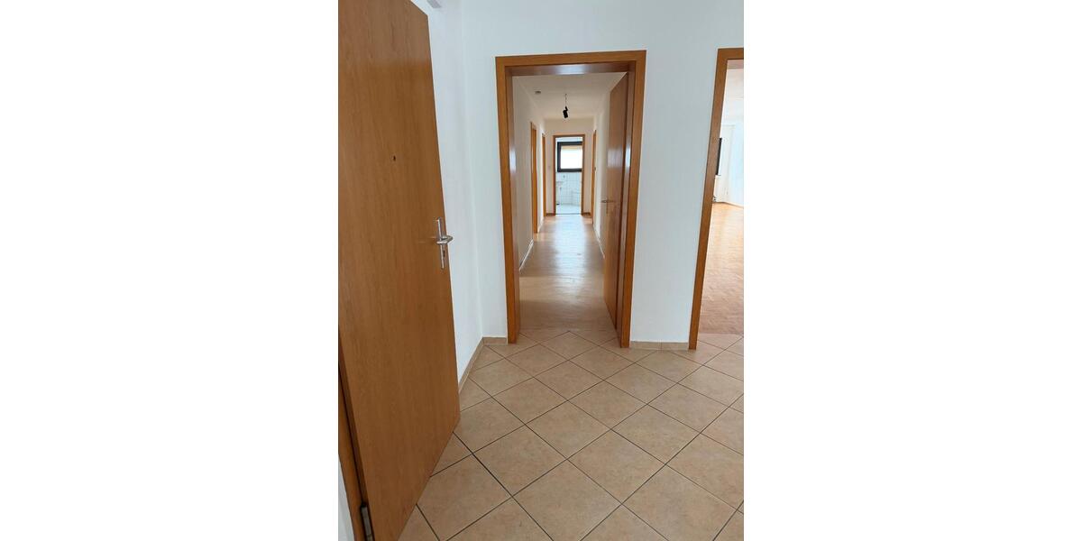 Etagenwohnung Stadtallendorf - 4 Zimmer, 122 m&sup2;, 915&euro; | Angebot:26248558