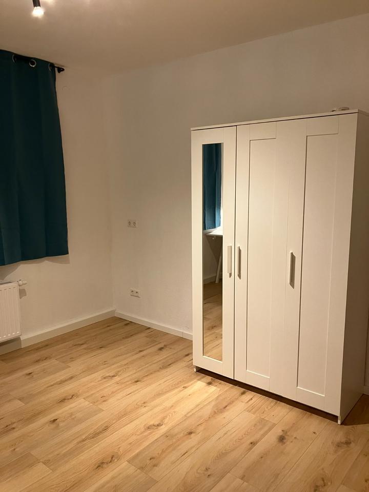 Kornwestheim 3er WG: (Berufseinsteiger&Studenten) zimmer