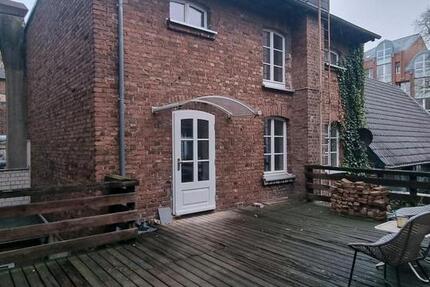 WG-zimmer im einem Hofgebäude zur Vermietng 5 zimmer