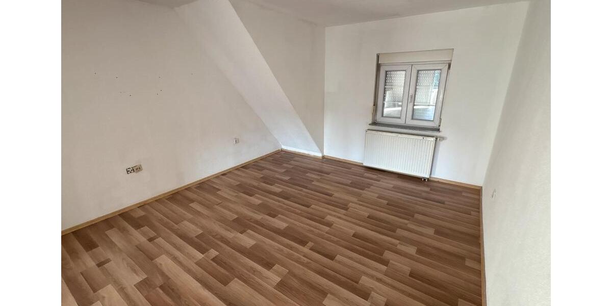 Dachgeschoßwohnung Eisenberg (Pfalz) - 3 Zimmer, 110 m&sup2;, 1.100&euro; | Angebot:25902441