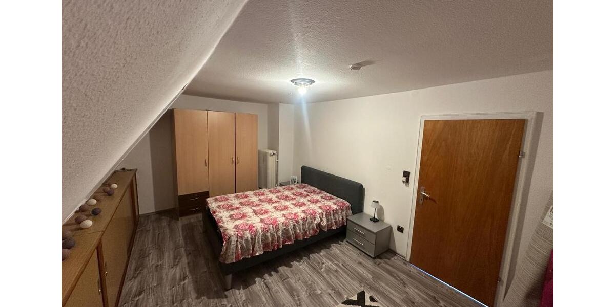 Dachgeschoßwohnung Rheinhausen - 3 Zimmer, 75 m&sup2;, 1.200&euro; | Angebot:25933811