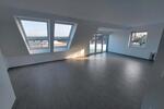 moderne Dachgeschosswohnung 99 qm in Stadtrandlage 3 zimmer