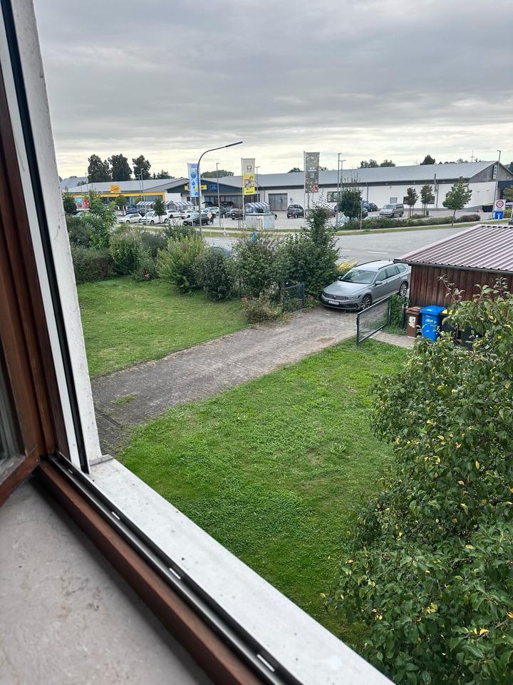 Helle 4-Zimmer-Wohnung mit Carport in gepflegtem Mehrfamilienhaus