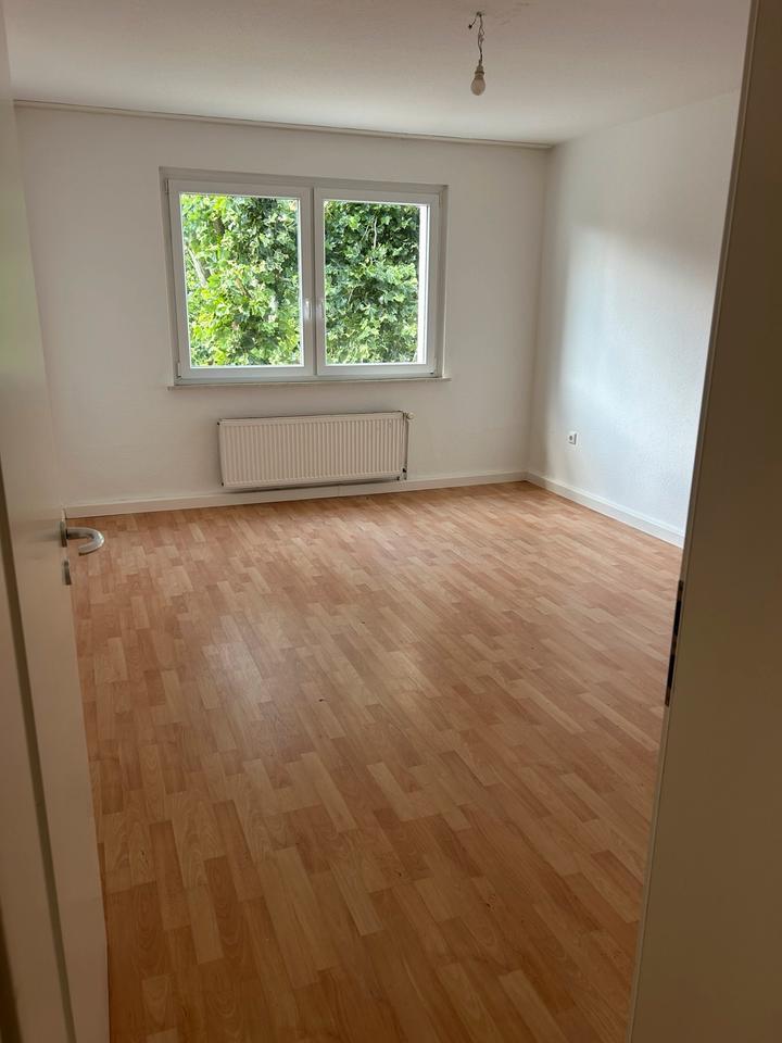 Helle 3,5 Wohnung 77 qm zu vermieten Schölerpad 122