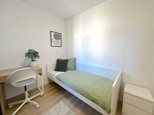Etagenwohnung Ludwigshafen am Rhein - 1 Zimmer, 9 m&sup2;, 390&euro; | Angebot:25592183