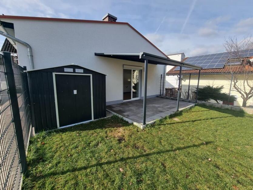 Moderne Drei-Zimmer-Wohnung mit Garten und Terrasse