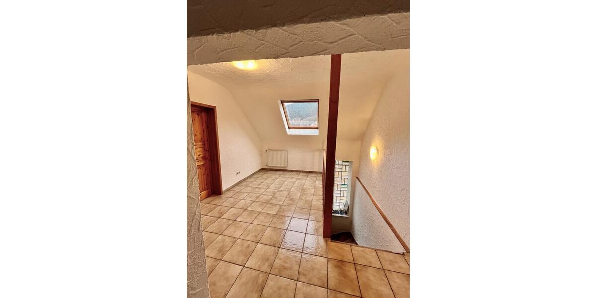 Doppelhaushälfte Bad Dürkheim - 5 Zimmer, 170 m&sup2;, 1.500&euro; | Angebot:25397053