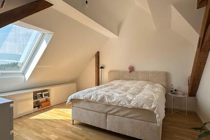 Kurzfristig frei - 2,5-Zimmer Wohnung mit Tageslichtbad, Einbauküche und Tiefgarage zimmer