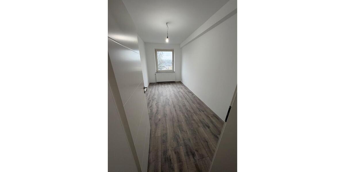 Erdgeschoßwohnung Solingen - 4 Zimmer, 81 m&sup2;, 950&euro; | Angebot:24729833