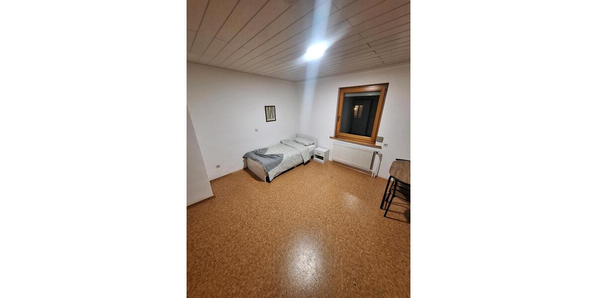 Wohnen auf Zeit Hechingen - 5 Zimmer, 20 m&sup2;, 600&euro; | Angebot:26212602