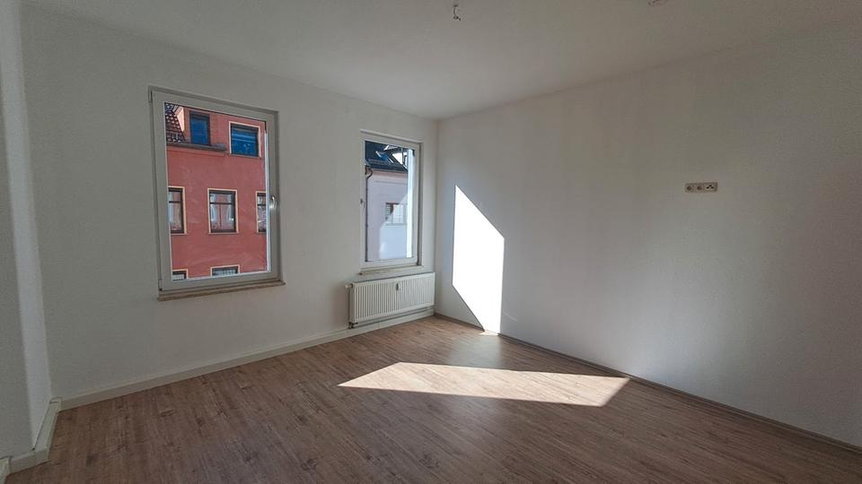 Etagenwohnung Crimmitschau - 3 Zimmer, 76 m&sup2;, 450&euro; | Angebot:26407556