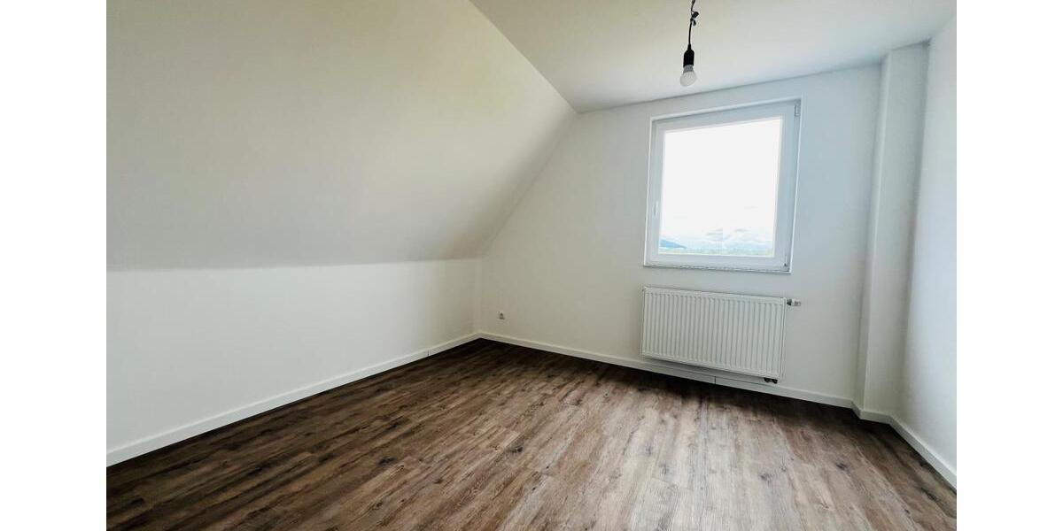 Saniertes Einfamilienhaus mit Garten & Balkon in Felsberg 8 zimmer