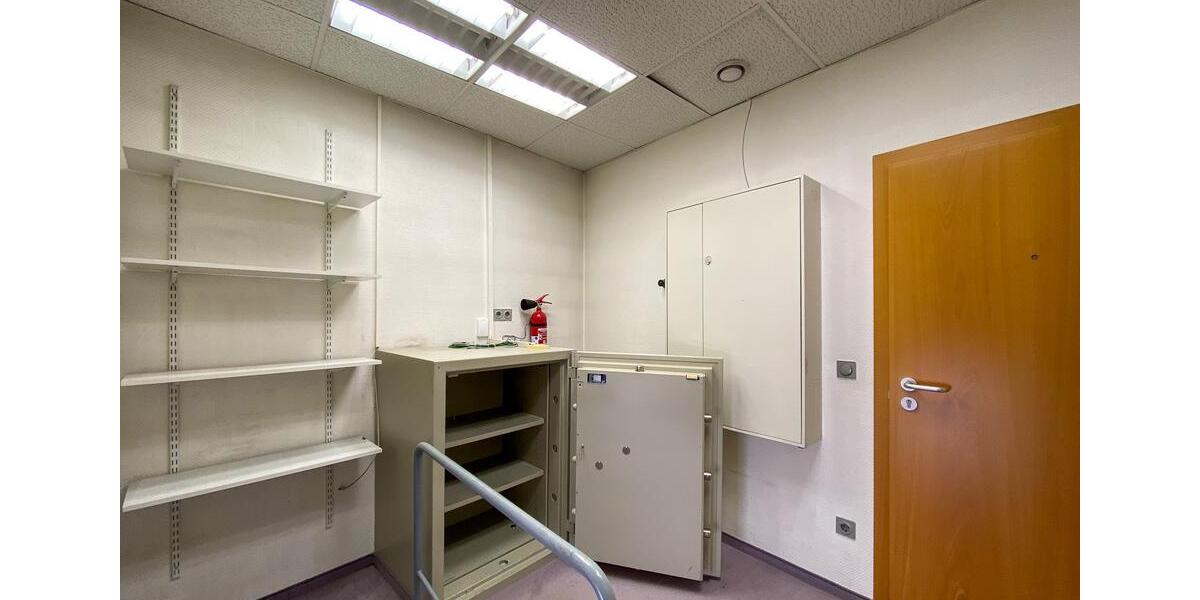 Großzügige Gewerbefläche unweit des historischen Freyburger Marktplatzes! zimmer