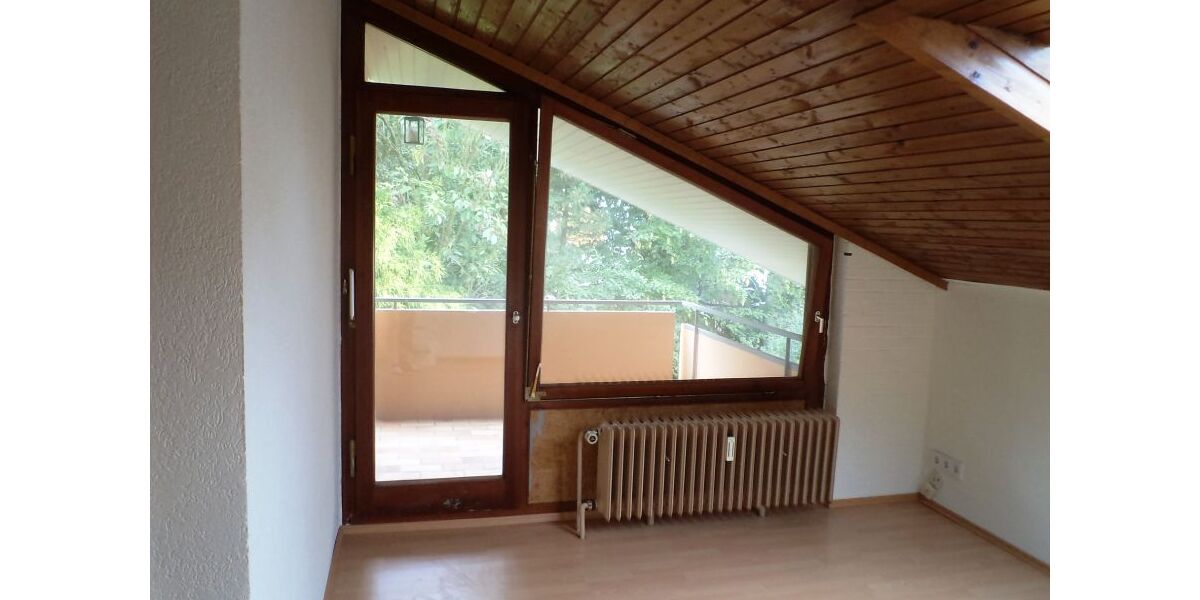 Gemütliche 3 Zimmer Dachgeschosswohnung mit EBK und Balkon - Dachgeschoßwohnung Weil im Schönbuch | Angebot:25239500