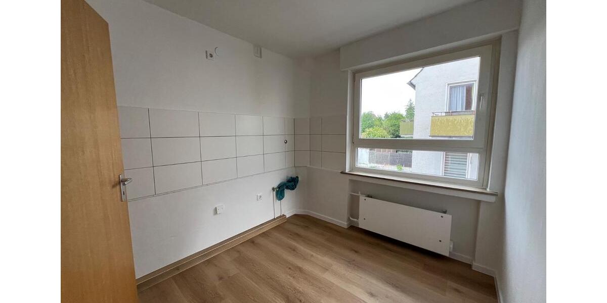 Dachgeschoßwohnung Detmold - 2 Zimmer, 40 m&sup2;, 350&euro; | Angebot:26249913