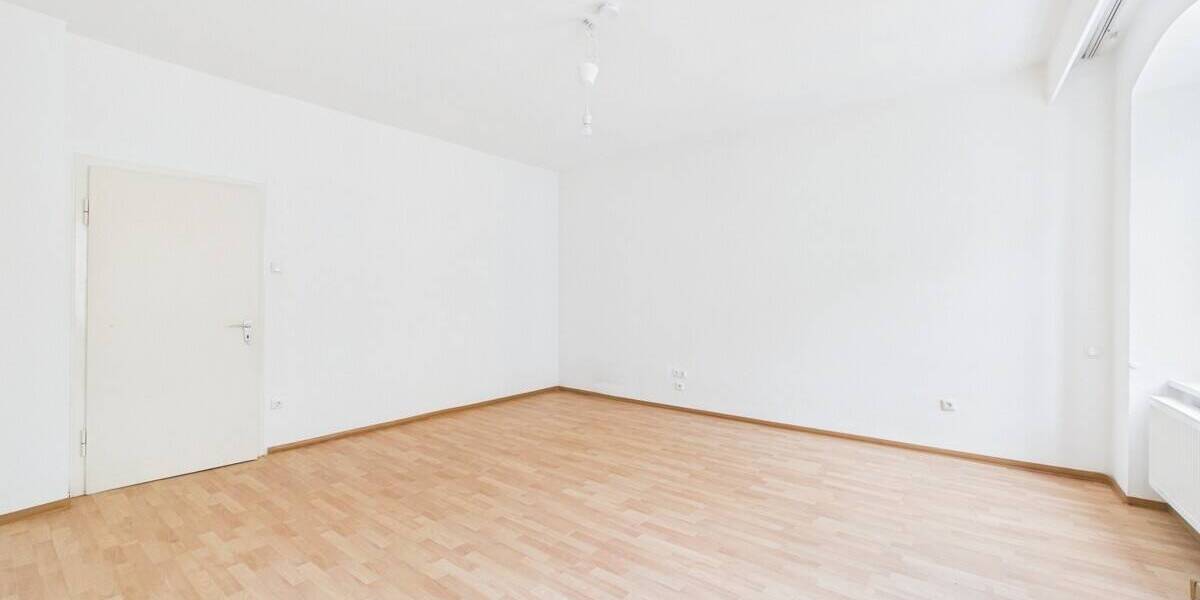 Etagenwohnung Regensburg Innenstadt - 3 Zimmer, 130 m&sup2;, 1.100&euro; | Angebot:26733550