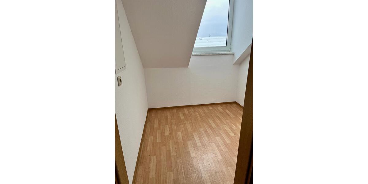 Etagenwohnung Oelsnitz (Vogtland) - 4 Zimmer, 86 m&sup2;, 472&euro; | Angebot:24663735