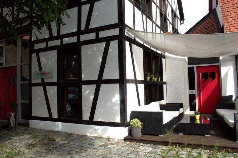 Moderne Arbeitsplätze und Büroraum in historischem Fachwerkgebäude - All-in-Miete