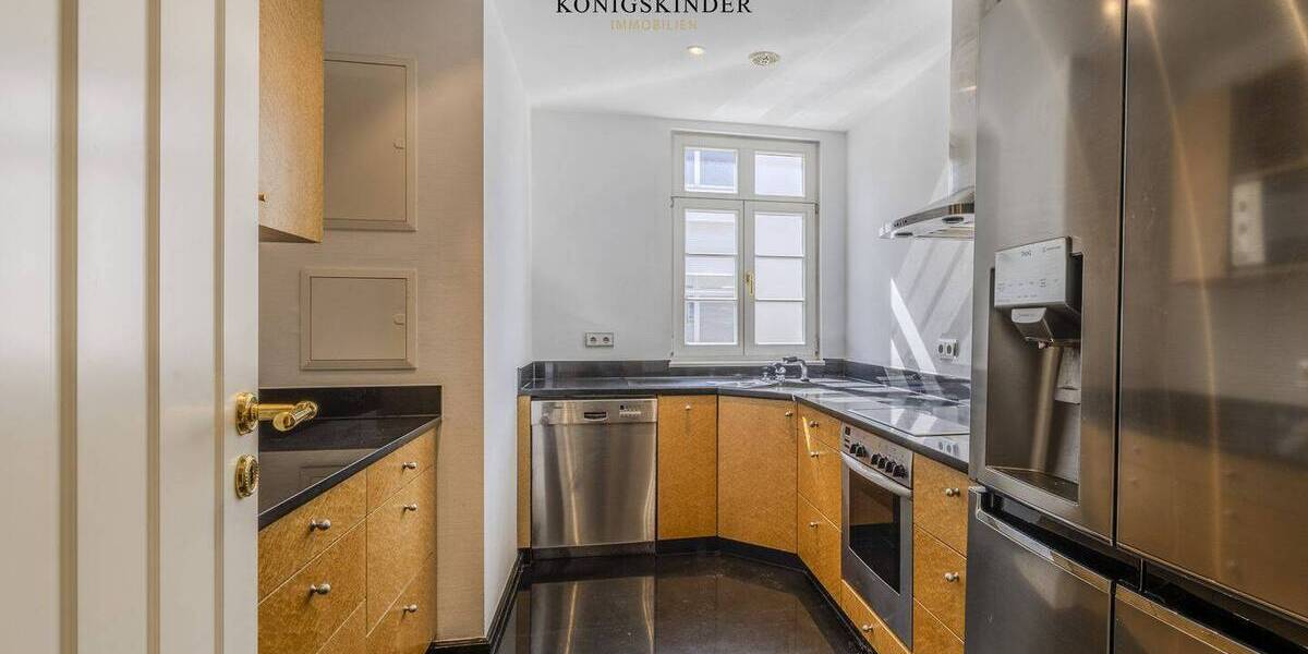 Etagenwohnung Stuttgart Mitte - 5 Zimmer, 130 m&sup2;, 2.700&euro; | Angebot:26859009