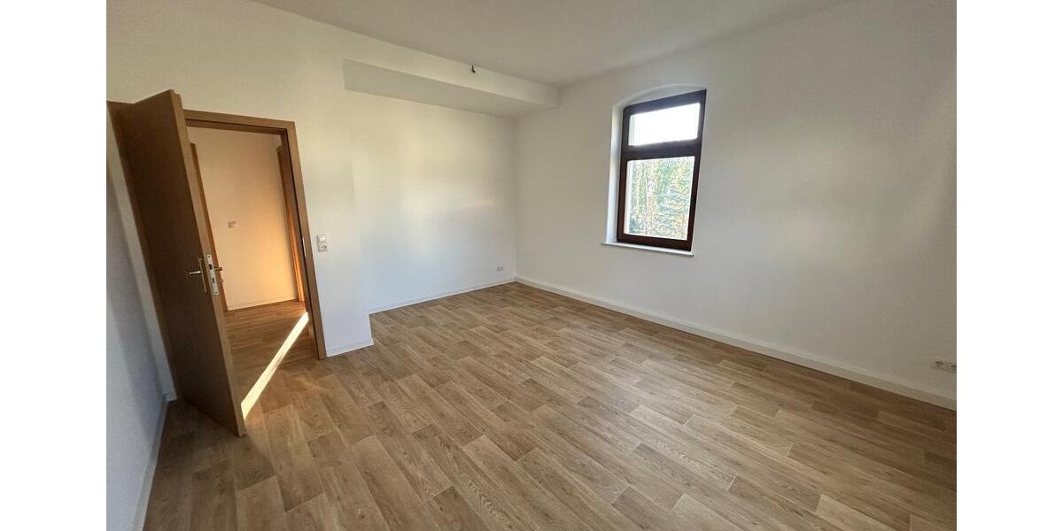 Erdgeschoßwohnung Döbeln - 5 Zimmer, 100 m&sup2;, 800&euro; | Angebot:26455731