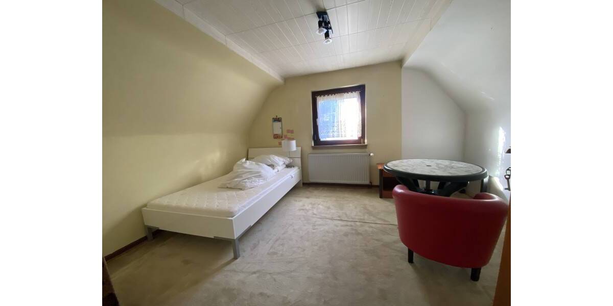 Einfamilienhaus Frankfurt am Main Sossenheim - 7 Zimmer, 137 m&sup2;, 3.900&euro; | Angebot:26107083