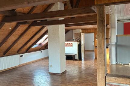 Wunderschöne 3-Zimmer Dachgeschosswohnung zu vermieten. Sennfeld 3 zimmer