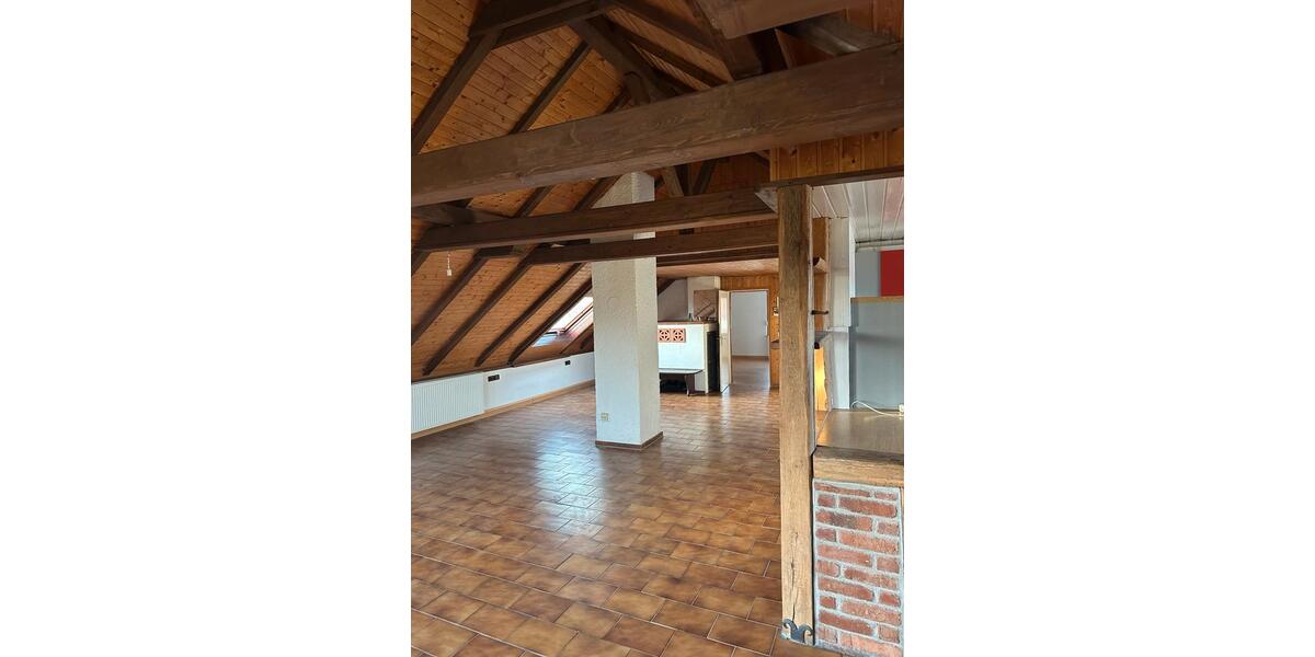 Wunderschöne 3-Zimmer Dachgeschosswohnung zu vermieten. Sennfeld 3 zimmer