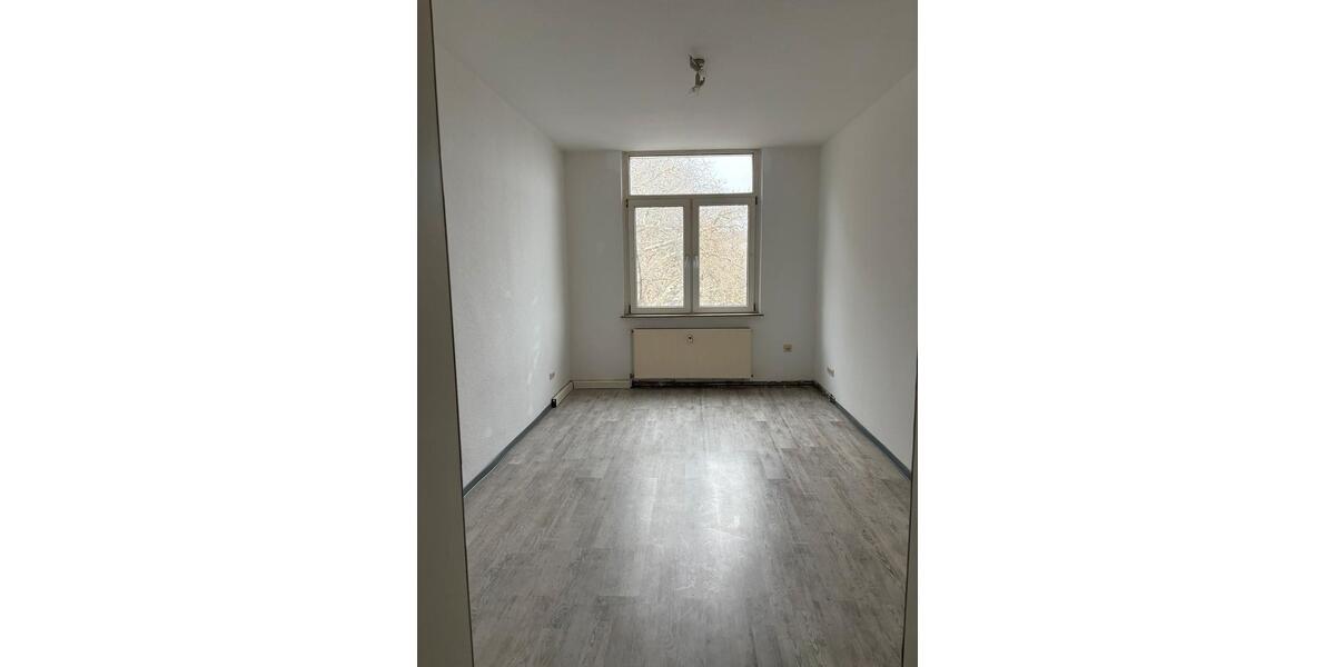 Dachgeschoßwohnung Duisburg Duisburg-Mitte - 3 Zimmer, 90 m&sup2;, 1.100&euro; | Angebot:24963310
