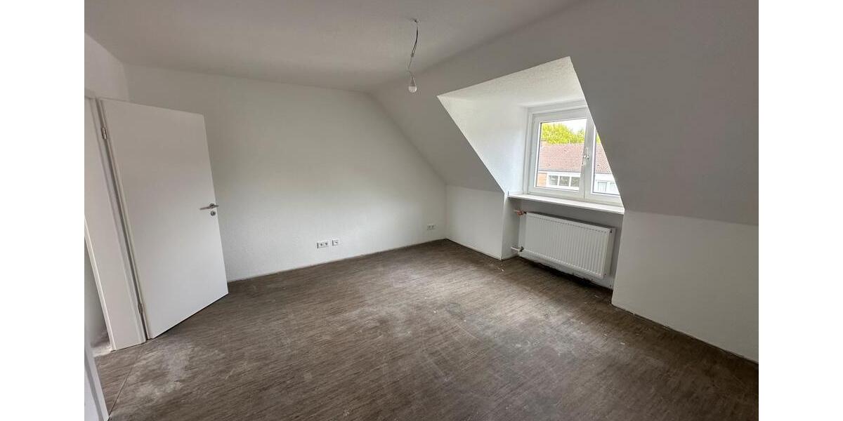 Dachgeschoßwohnung Essen Stadtbezirk II - 3 Zimmer, 74 m&sup2;, 1.250&euro; | Angebot:26101646