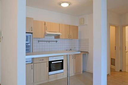 (12536 98) MGN: kleine 2-Zimmer-Wohnung mit Laminatböden zum ruhigen Innenhof, EBK und Hausmeisterdienste inkl.