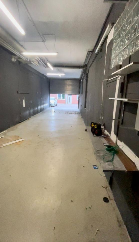 Sofort frei! Lagerfläche mit Rolltor in Esslingen zu vermieten! zimmer