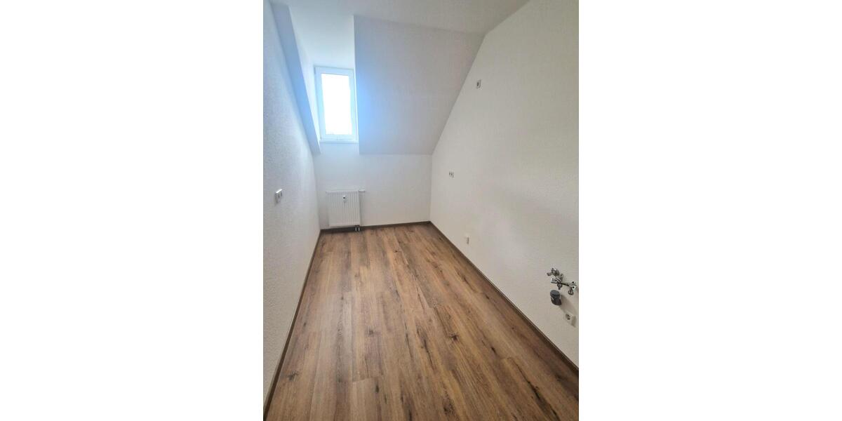 2 MONATE KALTMIETFREI! - gemütliche 3-Zimmer-Dachgeschoßwohnung-nahe Sachsenallee 3 zimmer