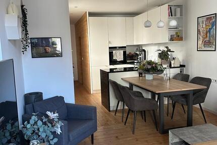 Helle 2-Zimmer-Wohnung mit Balkon, moderner EBK & attraktivem Bad zimmer