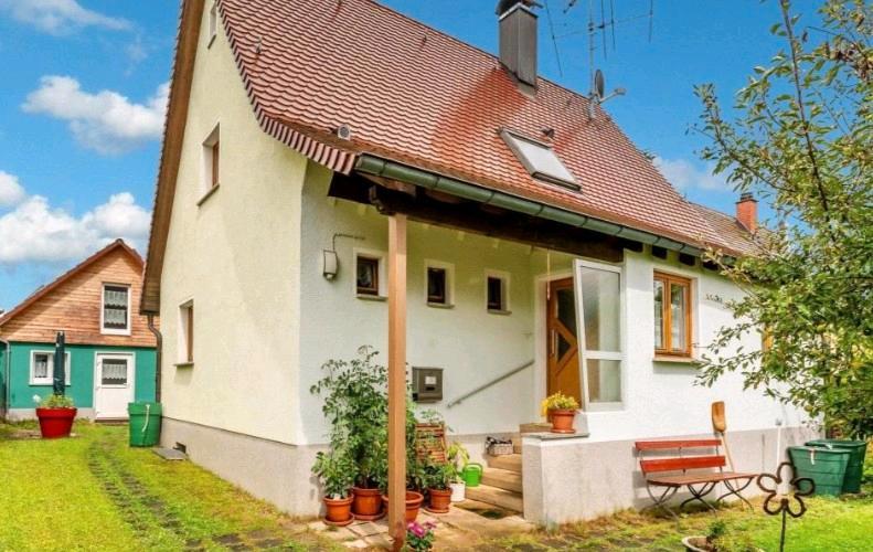 Einfamilienhaus Villingen-Schwenningen Schwenningen - 4 Zimmer, 95 m&sup2;, 1.800&euro; | Angebot:25980750