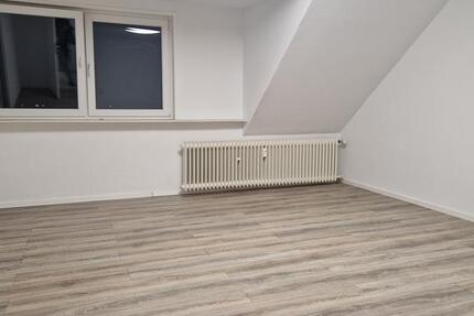 moderne Dachgeschosswohnung: Einziehen und Wohlfühlen. 2 zimmer