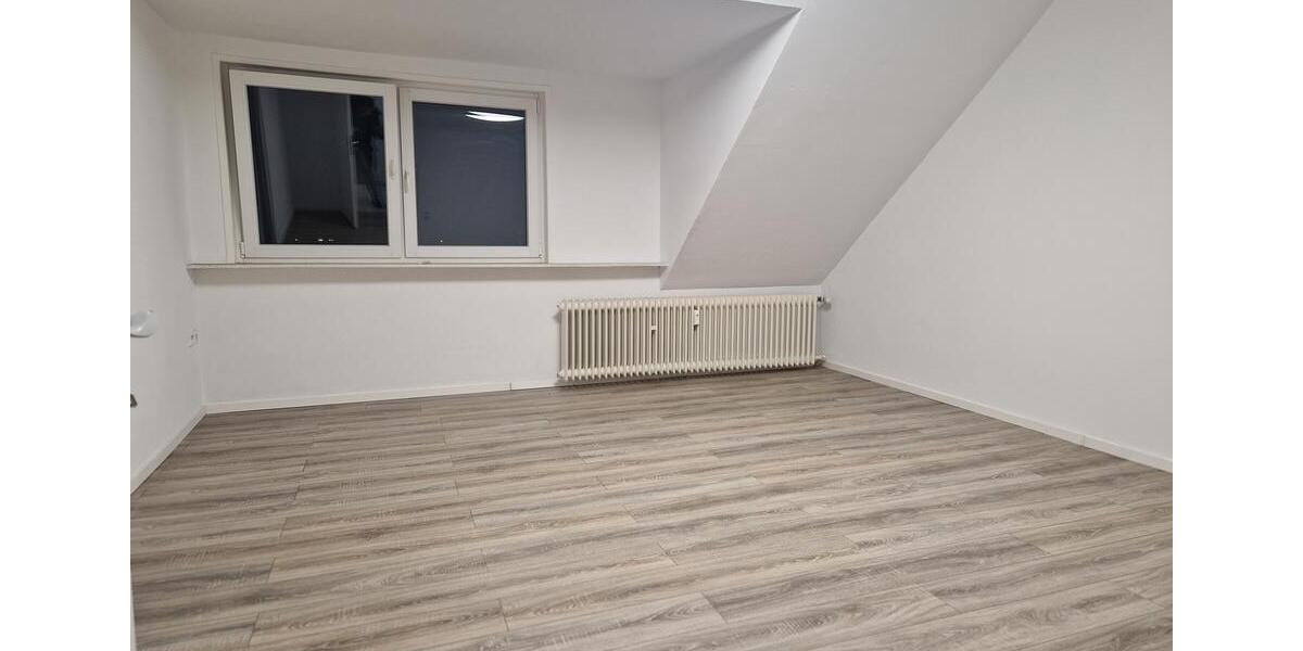 moderne Dachgeschosswohnung: Einziehen und Wohlfühlen. 2 zimmer