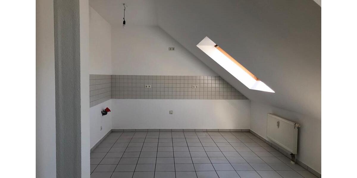 Dachgeschoßwohnung Essen Huttrop - 2.5 Zimmer, 56 m&sup2;, 671&euro; | Angebot:25839828