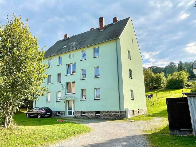 Sanierte und renovierte 3 Raum WE mit modernem BadeZimmer in ruhigem u. kleinem Mehrfamilienhaus